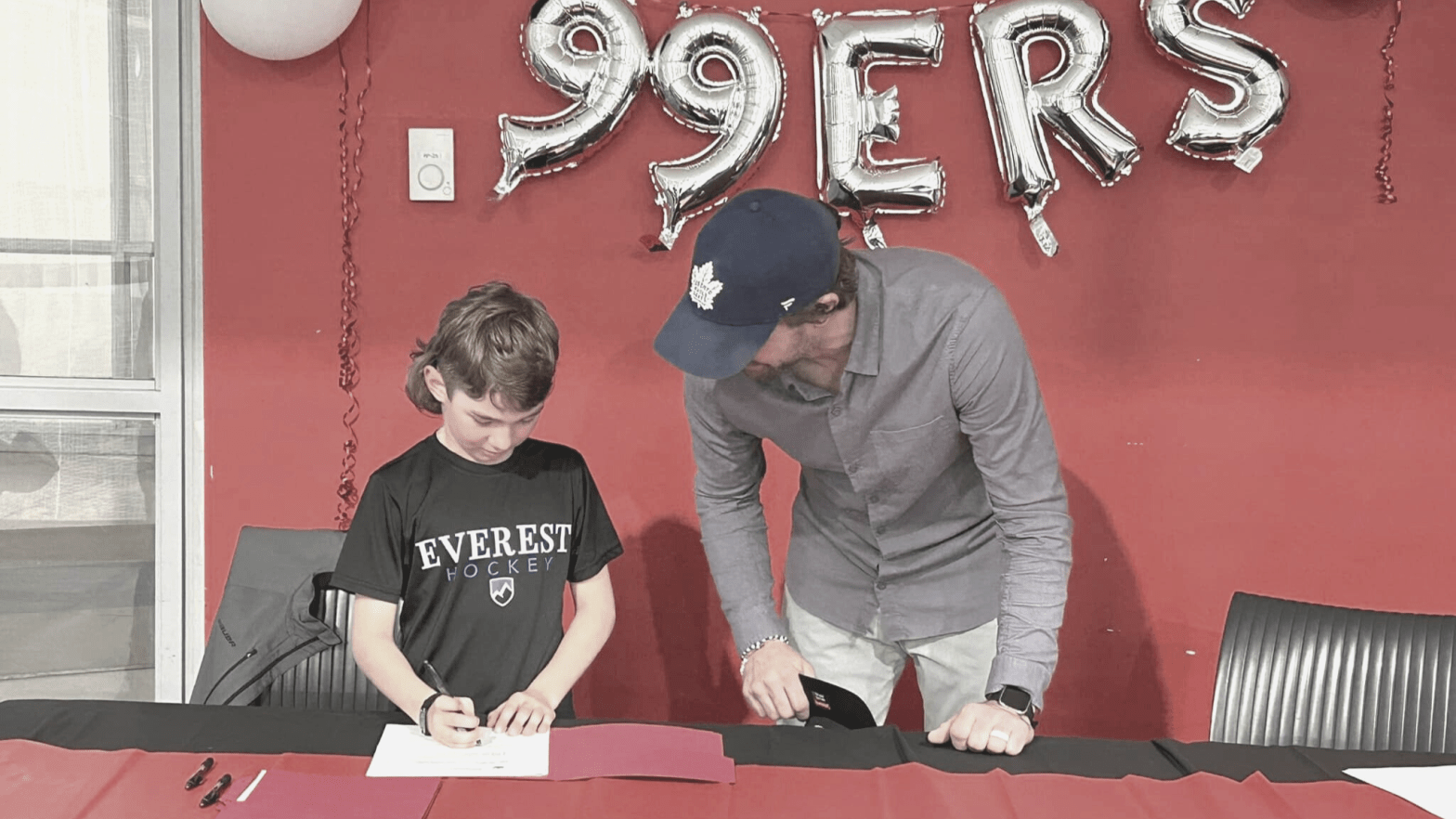 Nash signing to the U10 AAA Brantford Minor 99ers team